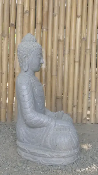 Artikelbild 5 des Artikels “Sitzender Buddha aus Flussstein in Bhumisparsha - Geste des Berührens der Erde. 65cm Höhe. “